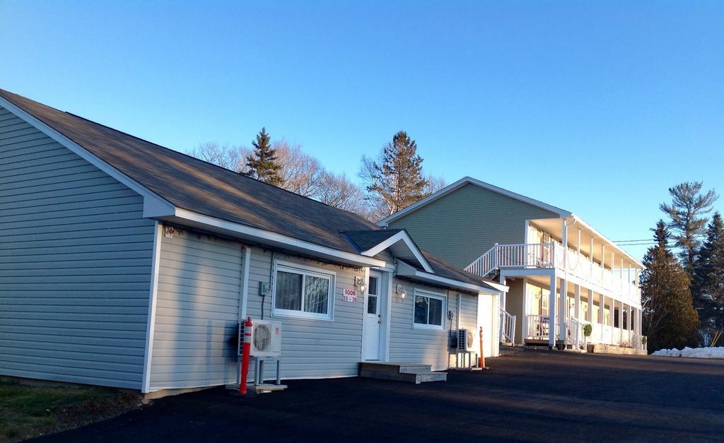 Airport Inn Fredericton Exterior photo