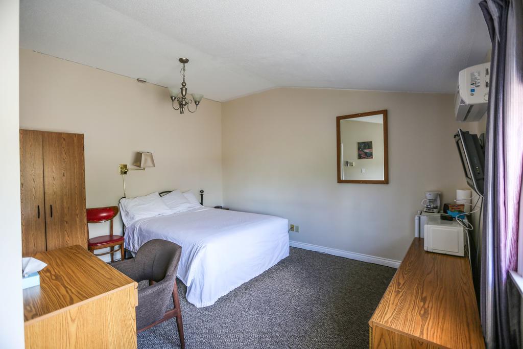 Airport Inn Fredericton Exterior photo